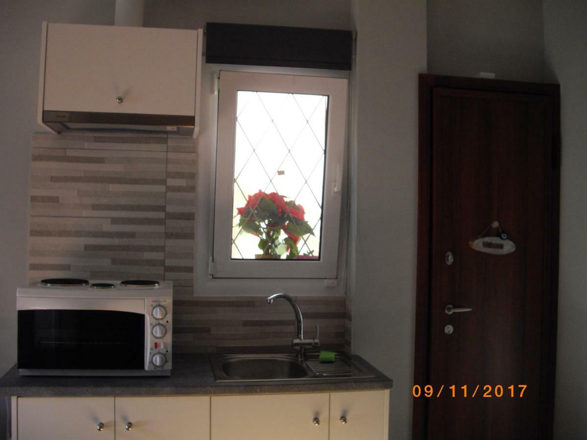 The 25Sqm Sunny, Modern And Comfortable Athens Exterior photo