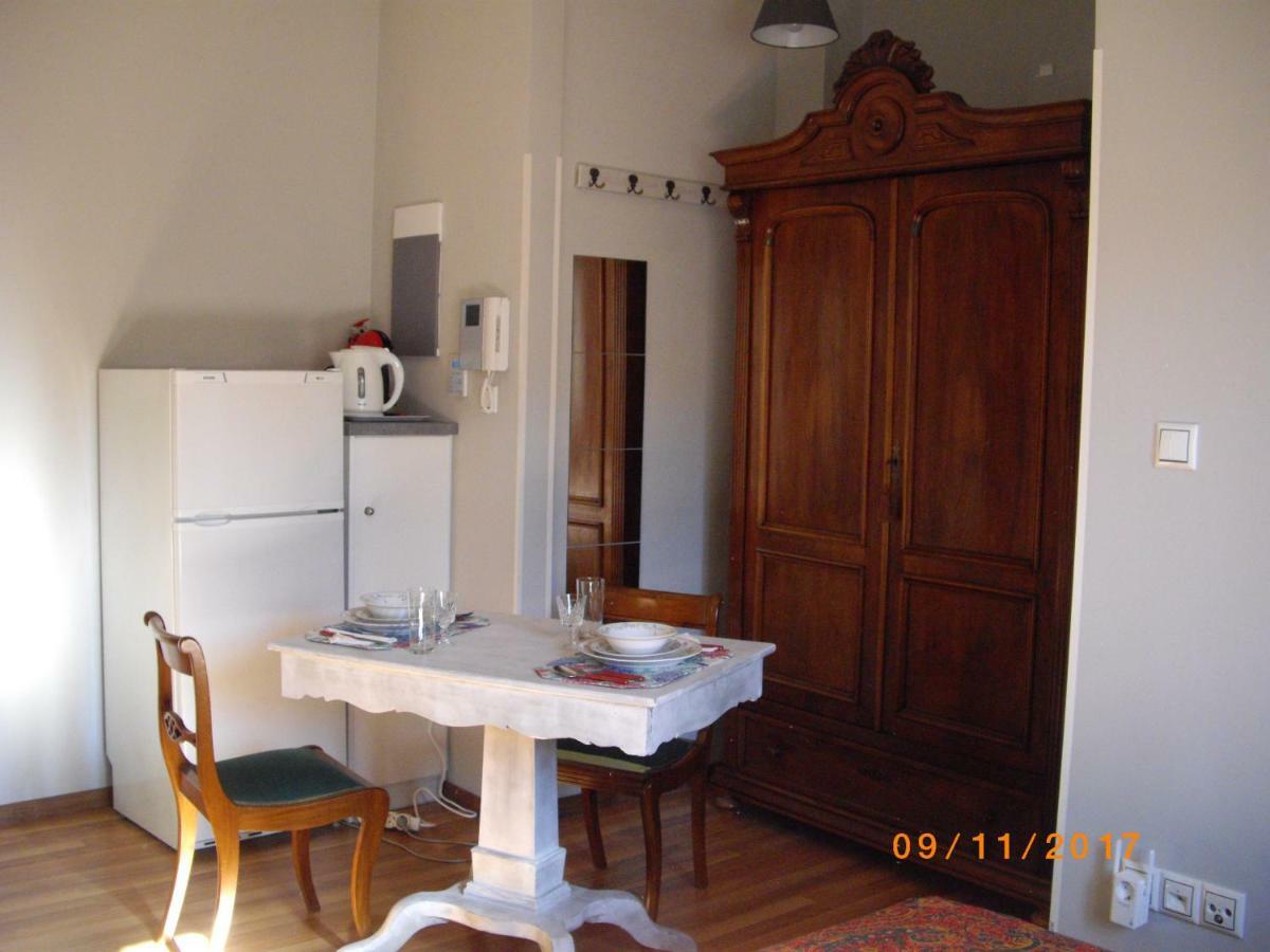 The 25Sqm Sunny, Modern And Comfortable Athens Exterior photo