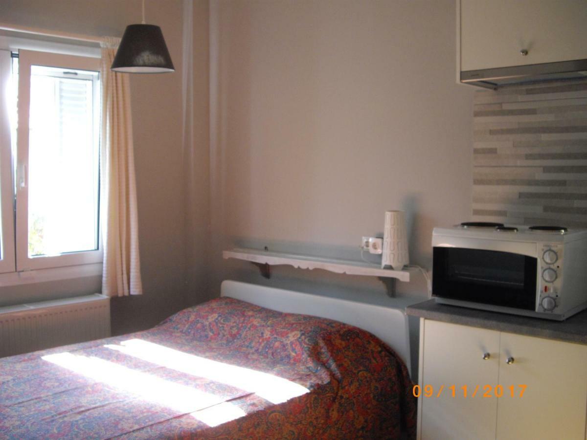 The 25Sqm Sunny, Modern And Comfortable Athens Exterior photo